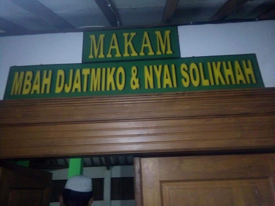 Makam Mbah Djatmiko dan Nyai Solikhah