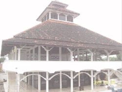 Masjid Tertua Itu Adalah Masjid Darussalam Dusun Mangelo Desa Sooko