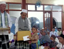 Berharap Berkah Muharam, Takmir Masjid Babus Sadiyah Lakardowo Santuni Anak Yatim