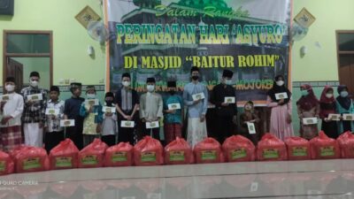 Peringati Hari Asyura, Remaja Masjid Baiturrahim Desa Sumberwono Gelar Santunan 20 Anak Yatim