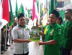 Panji Bendera NU Tiba Di MWC NU Kecamatan Kemlagi Ditengah Guyuran Hujan