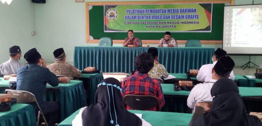 Dewan Masjid Indonesia Kota Mojokerto Gelar Pelatihan Vidiografis dan Desaingrafis Untuk Remaja Masjid