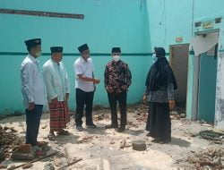 Gus Bara Bantu Rehab MI Raoudlatul Mutaalim Desa Penompo Yang Rusak Parah Akibat Angin Kencang