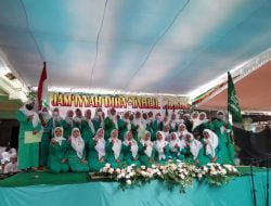 Bu Nyai Nurul Abidah Pasuruan Turut Menyaksikan Pelantikan Fatayat Ngoro