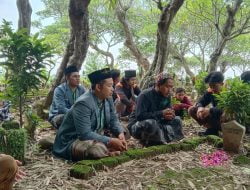 Bertabarruk Melalui Muasis NU, PAC IPNU IPPNU Jatirejo Gelar Ziarah Kubur