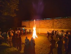 Api Unggun Meriahkan Malam Keakraban PAC IPNU IPPNU Kutorejo