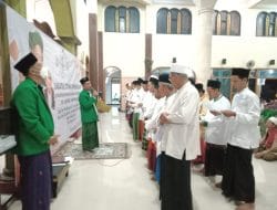 Anggota PAR Dibopong Ke Tepian Saat Pelantikan PAR NU Se-Ranting Tampungrejo Berlangsung