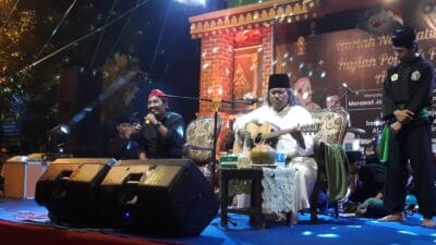 Hadir Dini Hari di Harlah NU, Gus Muwaffiq Isi Pengajian Ditemani Gitar