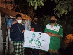 Saling Sinergi, Alumni PKD Ansor Pacet Bersama Gusdurian Mojokerto Bagikan 50 Paket Bantuan