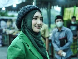 Penyanyi Berbakat Kader IPPNU Pungging Kabupaten Mojokerto , Jihan Audy Menyemarakkan Grand Opening Bazar Ramadhan PCNU