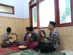 Pelajar NU Sumbersari Isi Waktu Ngabuburit dengan Bersholawat Banjari Bersama