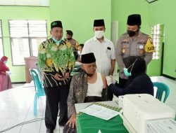 Jelang Lebaran, PCNU Kabupaten Mojokerto Bersama Polres Lakukan Vaksinasi Massal