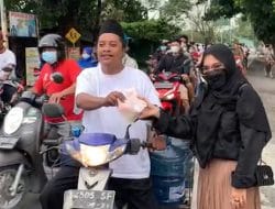 Forkom Pemuda Canggu Bagikan Ribuan Takjil Gratis