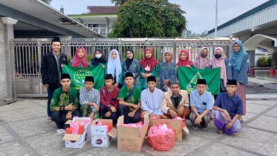Rangsang Anggota Peka Bermasyarakat, IPNU-IPPNU Menanggal Adakan Bagi Takjil Bulan Ramadhan