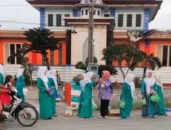 Terdepan, Fatayat NU Domas Gelar Bagi-bagi Takjil