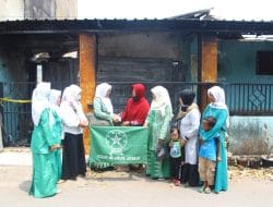 Tak Tinggal Diam, Fatayat NU Jatirejo Salurkan Donasi Untuk Warga Korban Kebakaran di Komplek Pasar Dinoyo