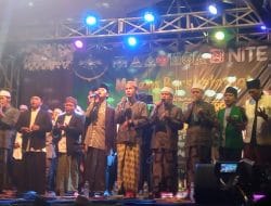 Duet Gus Azmi dan Cak Fandi Gebrak Lolawang Dengan Sholawat