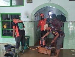 Bantu Korban Banjir Trenggalek, PC. LPBINU Kab. Mojokerto Evakuasi Warga Sampai Bersihkan Mushola