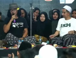 Peringati Haul Riyanto, Komunitas Pemuda Tersesat dan PC. GP. Ansor Mojokerto Hadirkan Sujiwotedjo