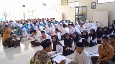 siswa siswi mengikuti tes Gemajuza