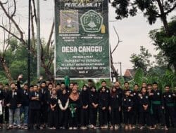 Pererat Persaudaraan, Anggota Perguruan Silat Canggu Bagi-bagi Takjil Jelang Waktu Buka Puasa