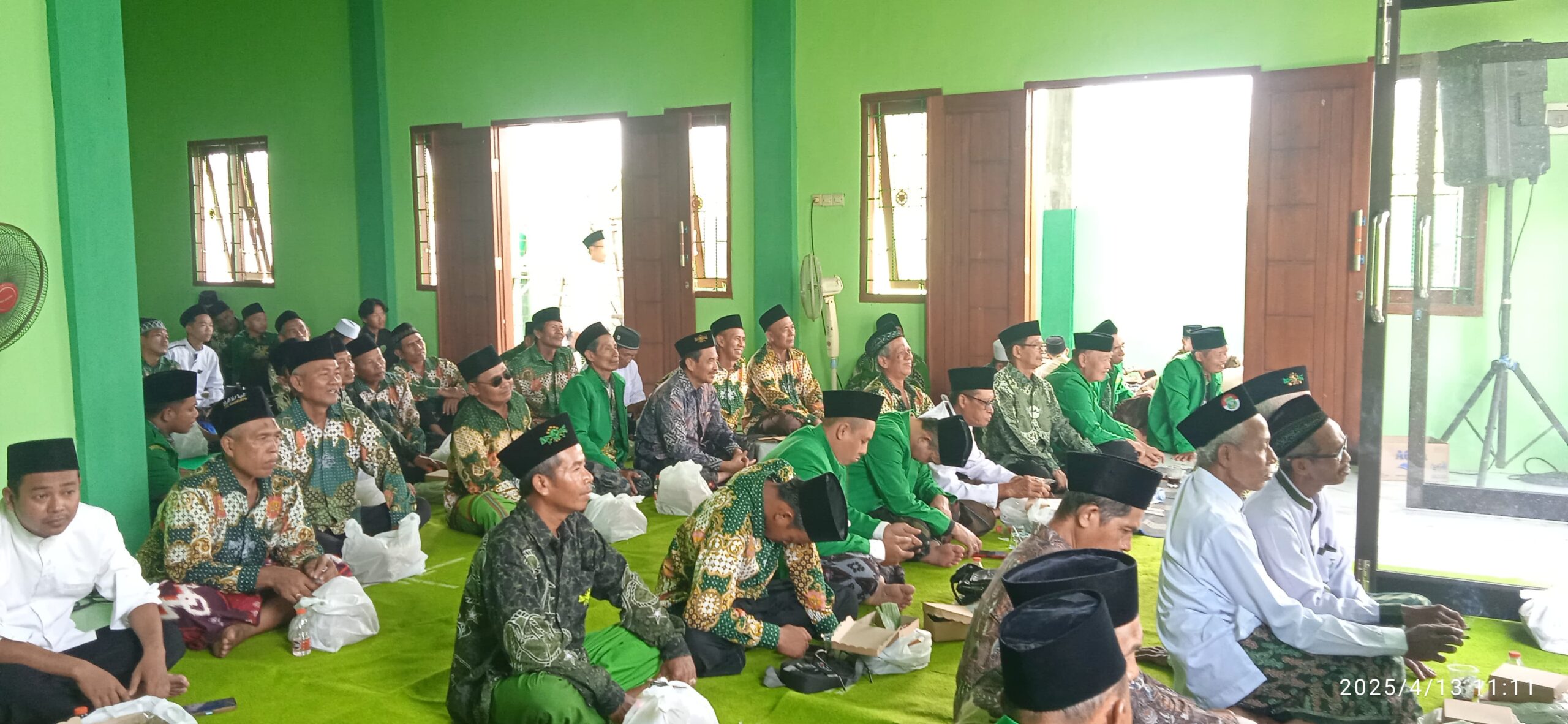 Jamaah Halal bi Halal MWC NU Trowulan