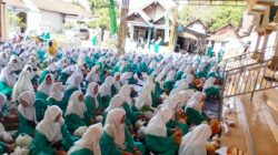 Foto Anggota PAC Fatayat NU Trowulan Mengikuti kegiatan dengan khidmat