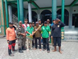 GP Ansor Trowulan Gelar Gotong Royong: Masjid Kinclong, Iman Makin Strong!